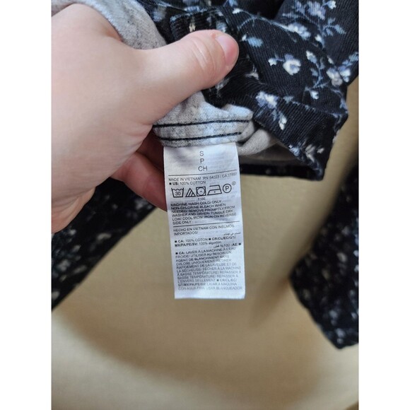 New Old Navy Small Floral Corduroy Black Daisy Print Button Up Everyday Shirt - Picture 6 of 7